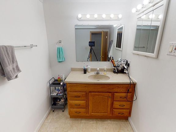 5th image of 1504 N Woodridge Ave