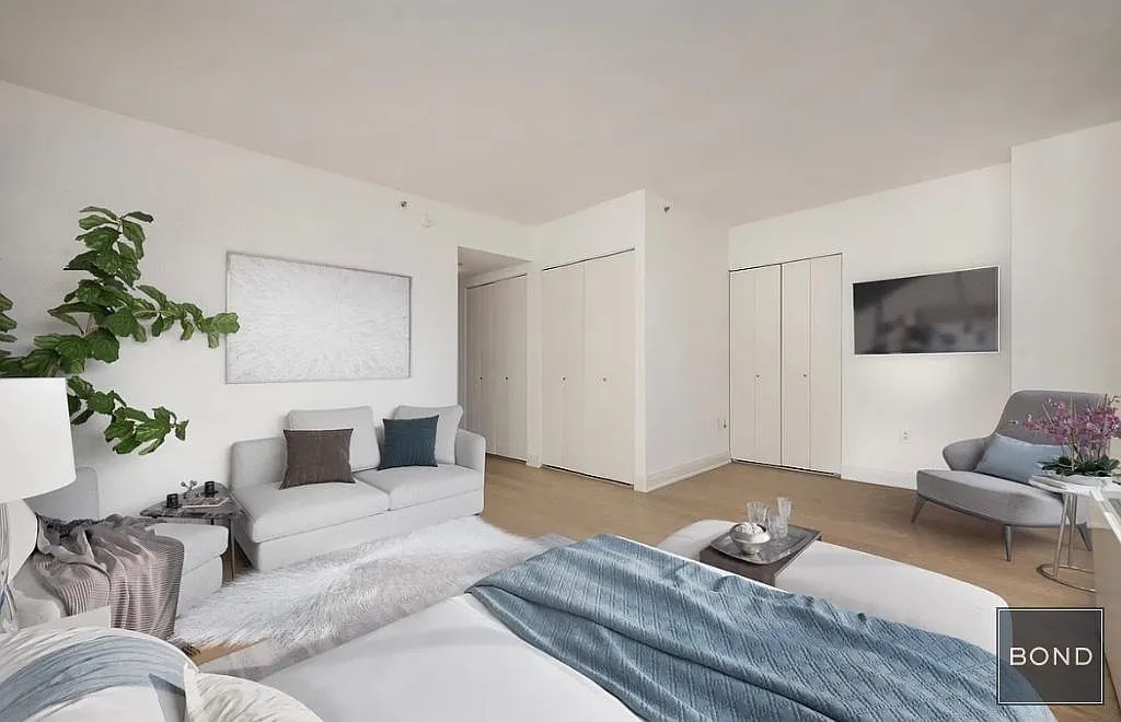 305 East 44th Street — Photo 2