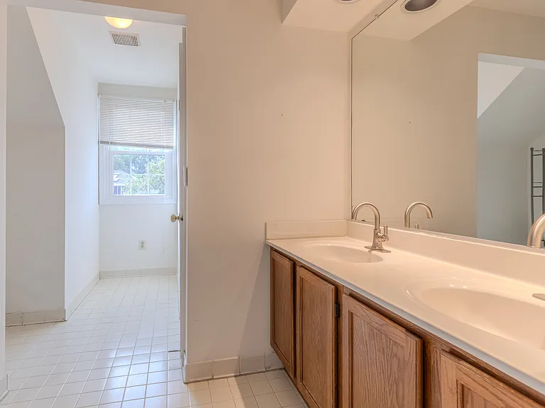 Sunflower Cir — Photo 14