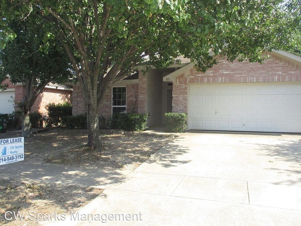 1st image of 811 Rockett Ln