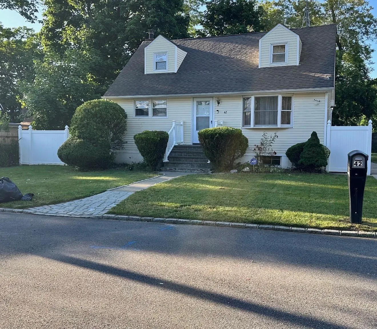 4 bed, 2.0 bath, 1152 sqft, $4,300 — Photo 1