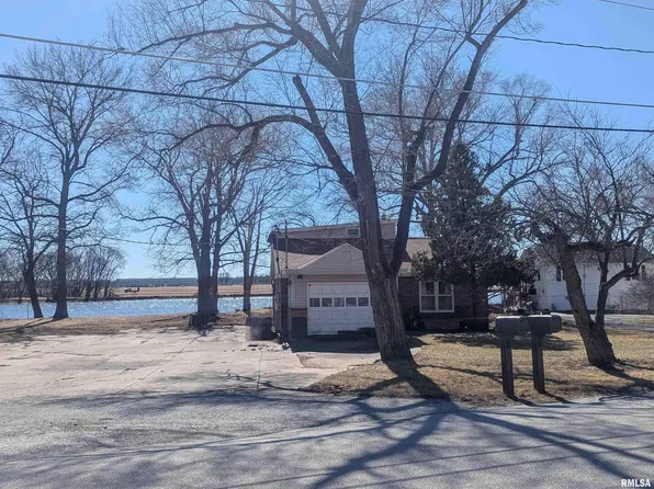 1124 N Shore Dr, Moline, IL 61265