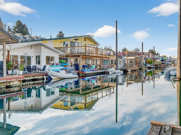 173 NE Bridgeton Rd Slip 13, Portland, OR 97211