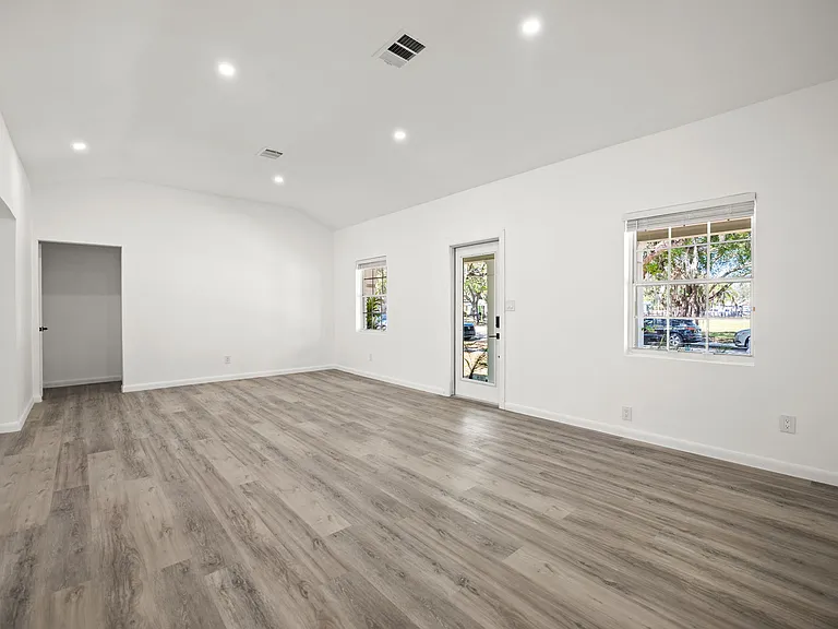 1516 Jefferson St — Photo 11