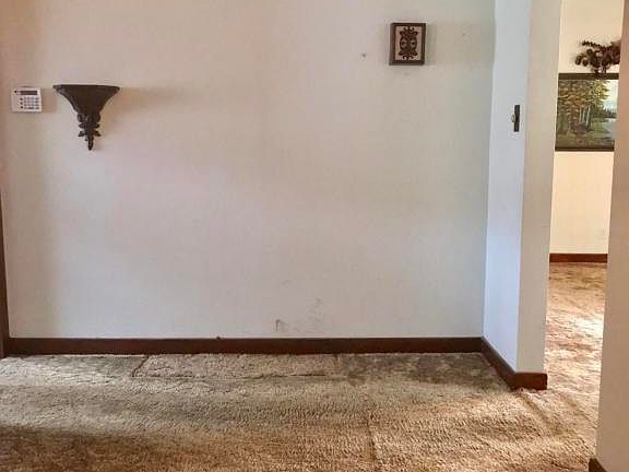 4th image of 2323 Cecil Ave
