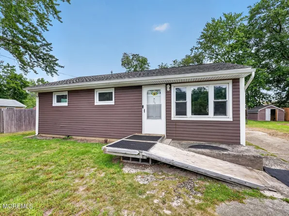 33 Stagecoach Rd, Southampton, NJ 08088