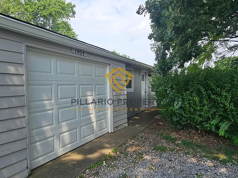 1404 S Harrison St — Photo 1