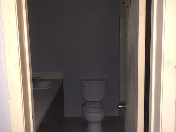 5th image of 1004 Versailles Cres