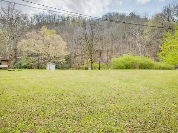 1620 Indian Creek Rd, Bee, VA 24217