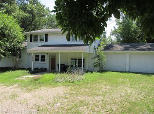 1575 Banmoor Dr, Troy, MI 48084