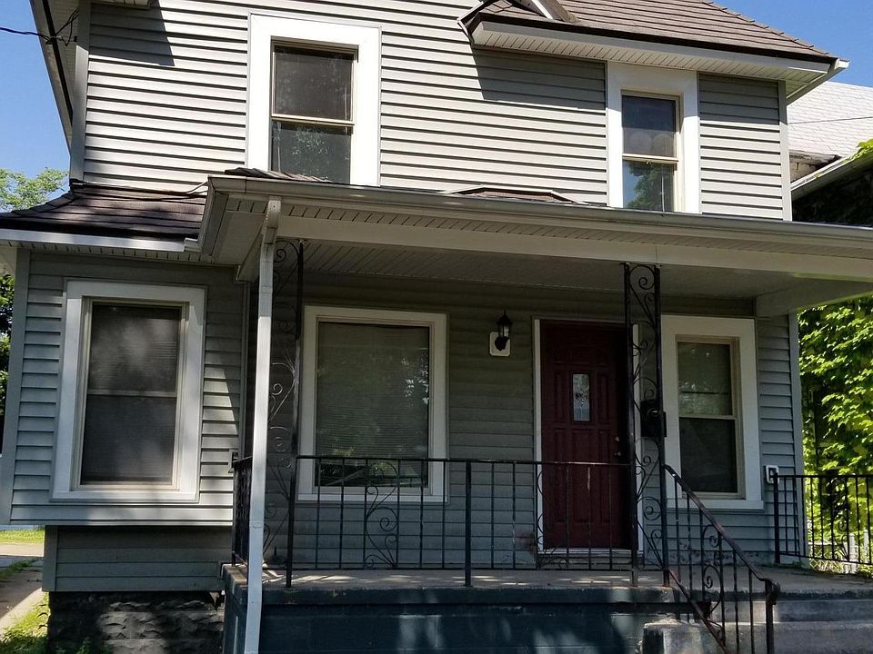 1st image of 829 N Seymour Ave