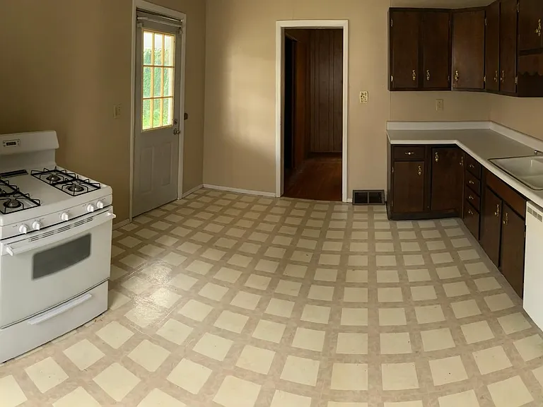 245 Green St — Photo 5