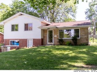 920 Peony Dr, Belleville, IL 62220