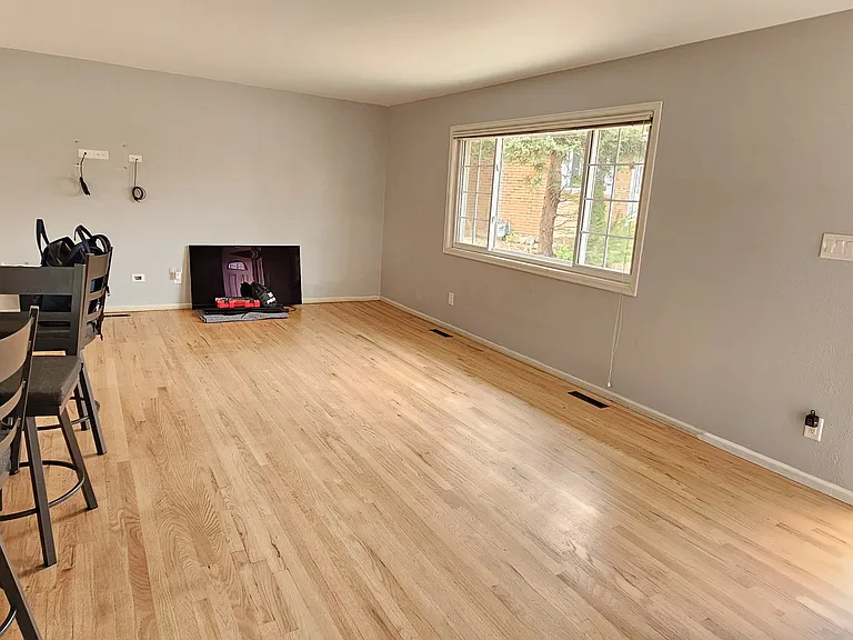 1805 S Pratt Pkwy — Photo 1