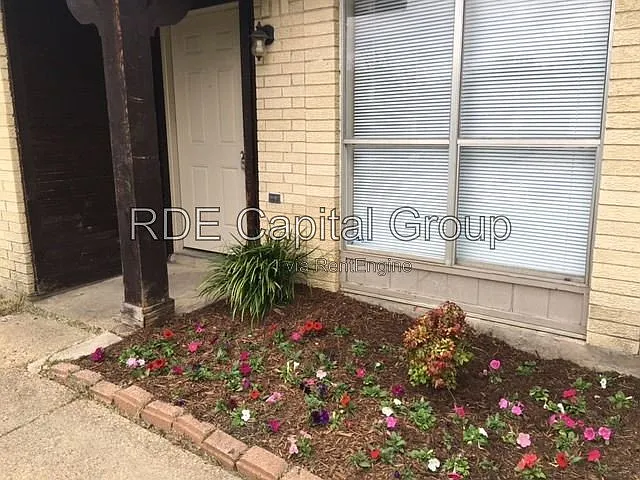 3 bed, 2.0 bath, 1150 sqft, $1,795 — Photo 2