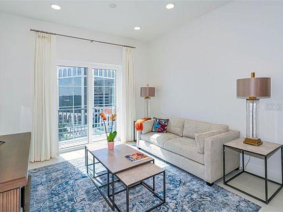 5th image of 1500 State St Unit 605
