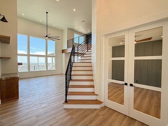 2nd image of 764 E Mountain Rd