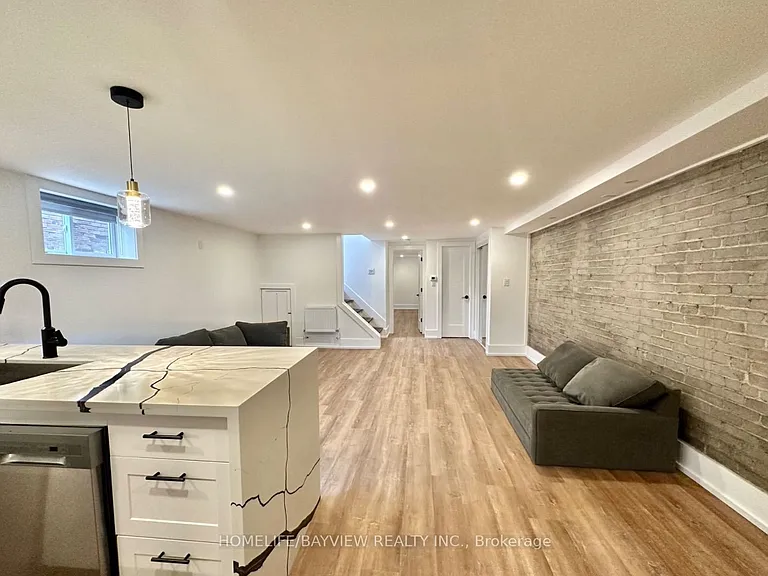 43 Wineva Ave #LOWER — Photo 3