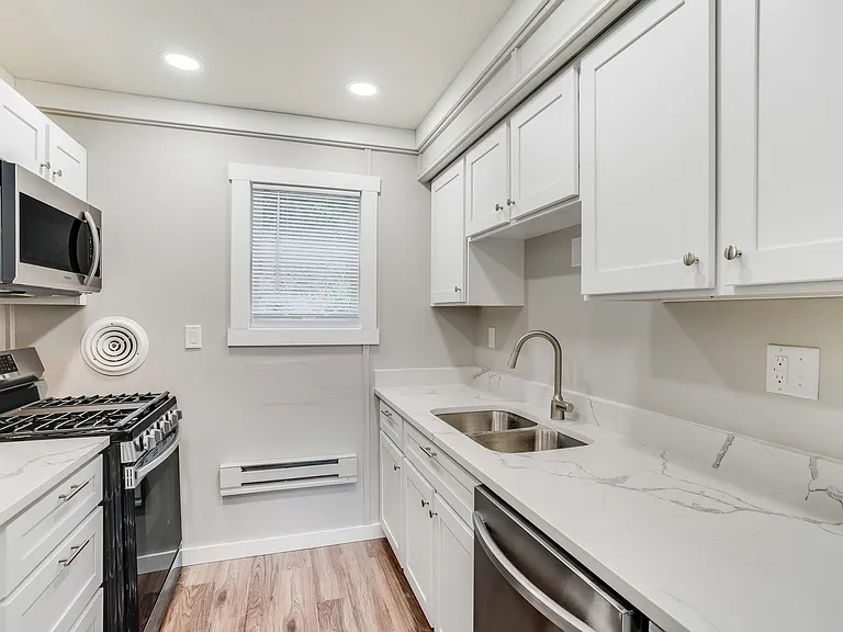 3223 E Main St — Photo 7