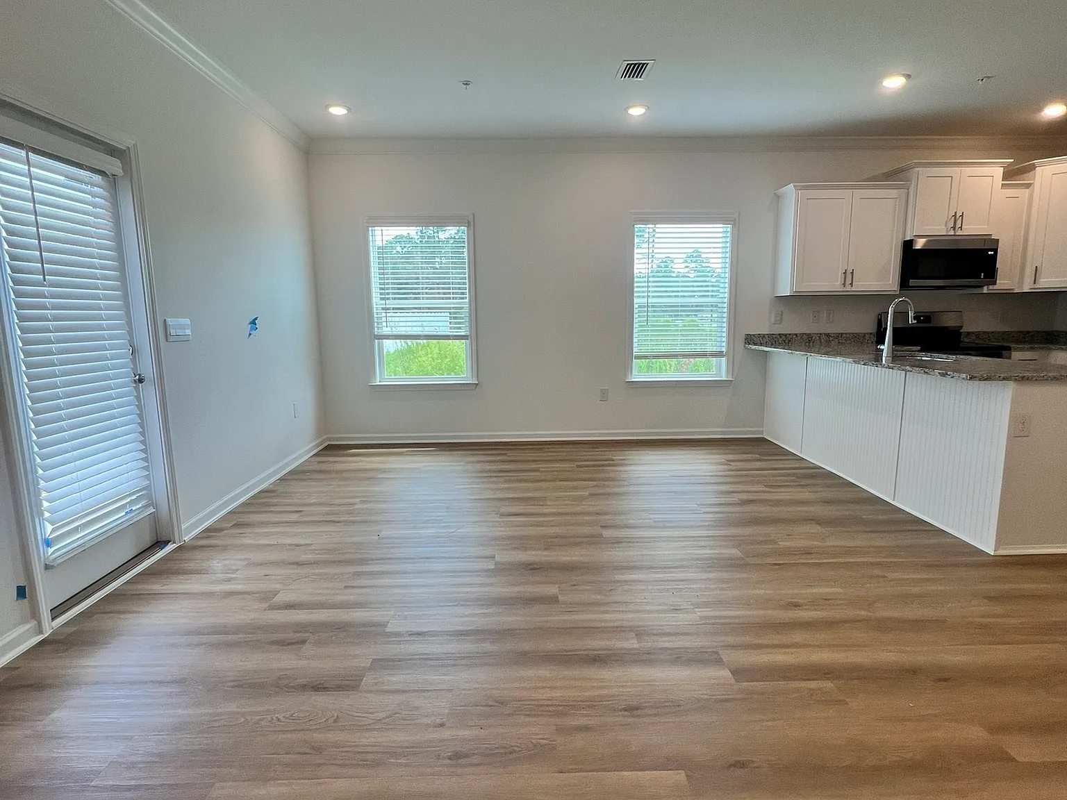 3 bed, 2.5 bath, 1437 sqft, $2,600 — Photo 2