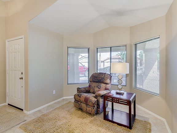 4th image of 743 E Lovegrass Dr