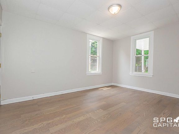 3rd image of 233 Pine St