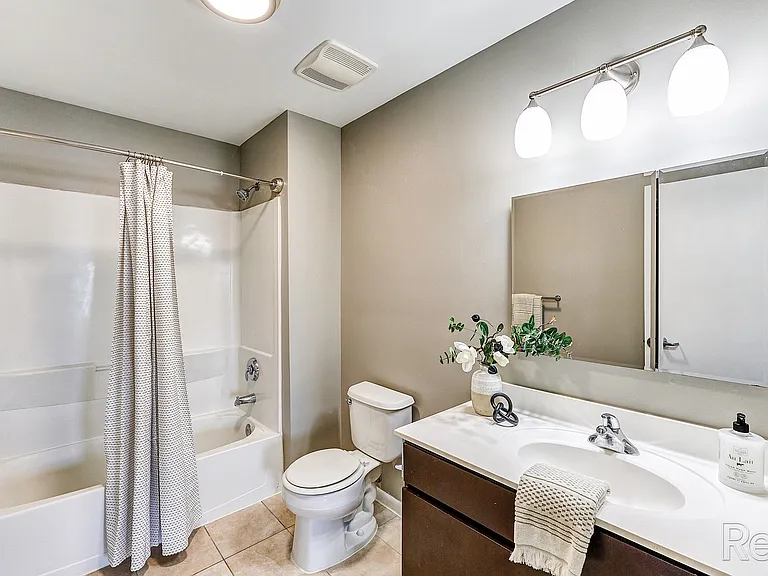 Zona Rosa Apartments — Photo 12