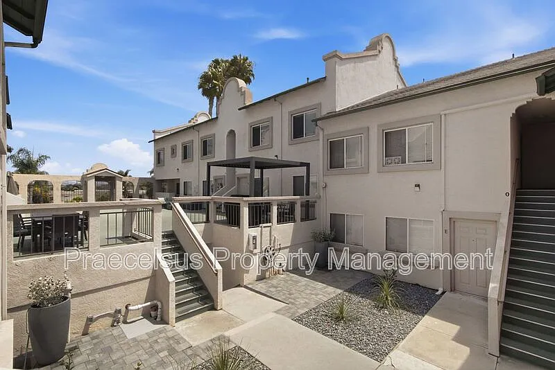 1070 Georgia St — Photo 3