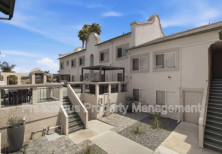 1070 Georgia St #M — Photo 2