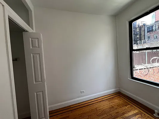 Rented by Salon Realty Corp | media 8