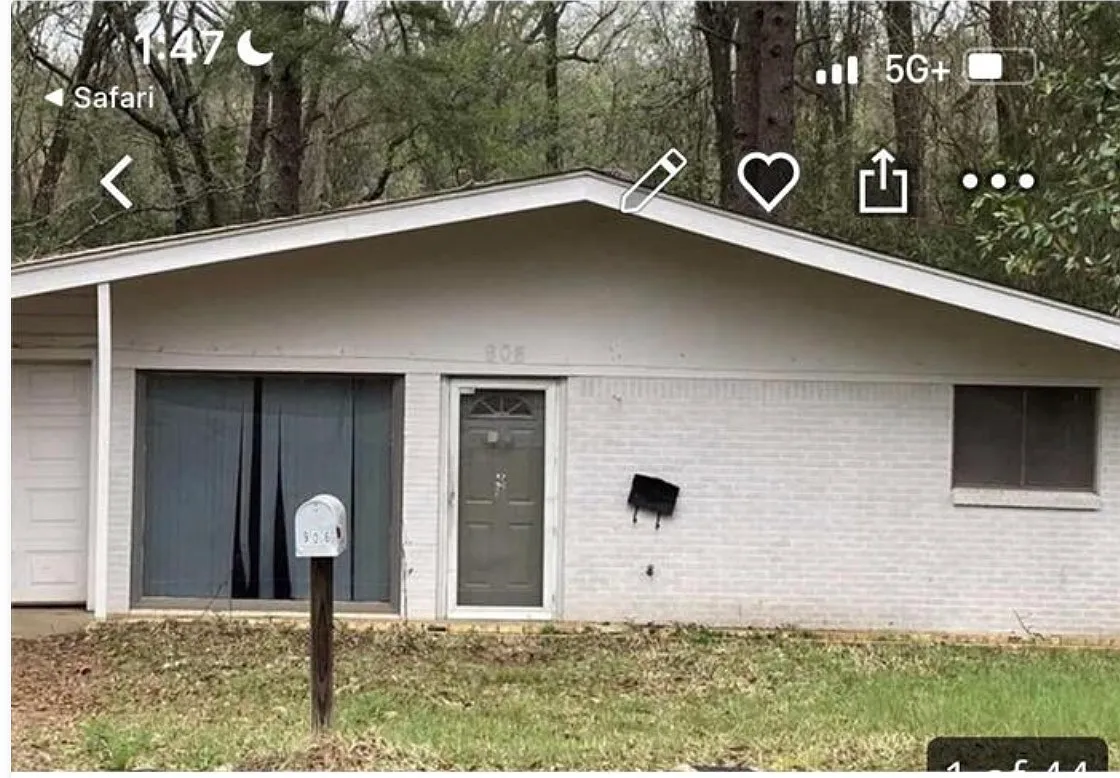 Building Photo - 906 S Blackwell Ave