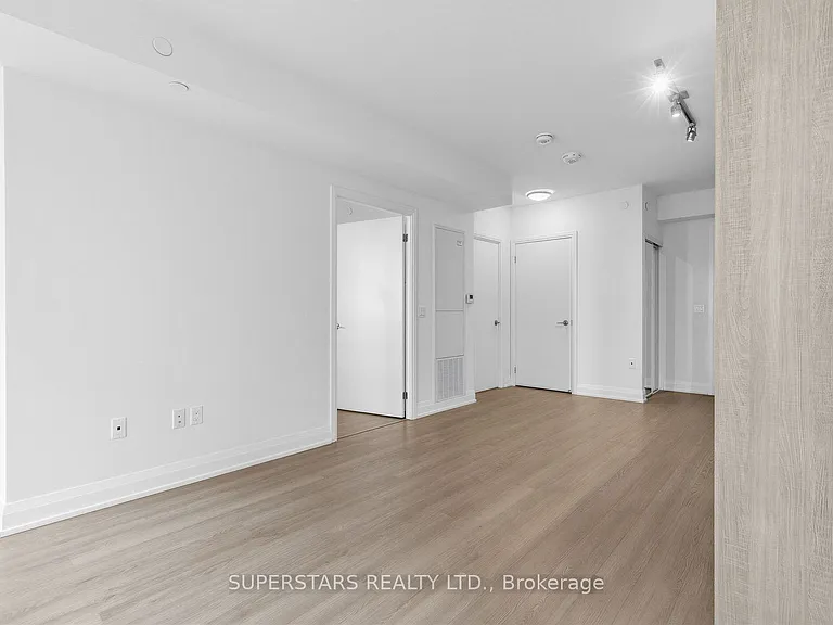 77 Mutual St #611 — Photo 9