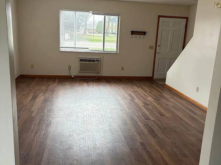 148 Applegrove St NE #2 — Photo 2