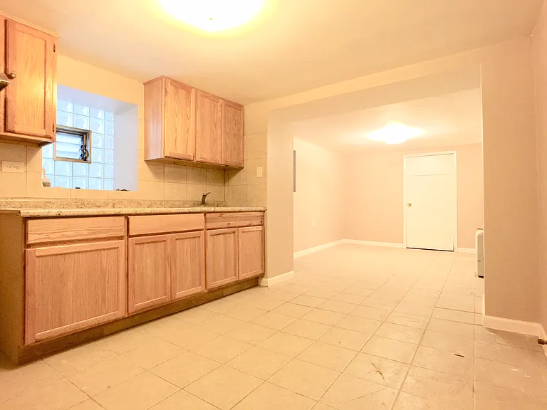 940 W 31st Pl #BASEMENT — Photo 4