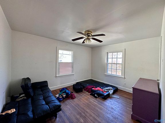 4th image of 1420 Goss Ave
