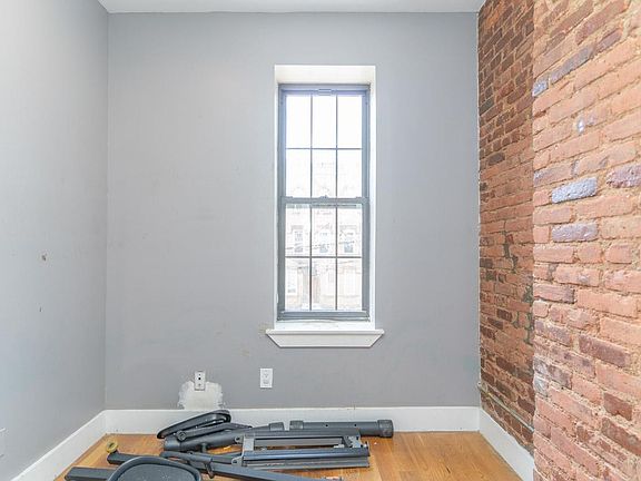 3rd image of 1714 Linden St APT 2L