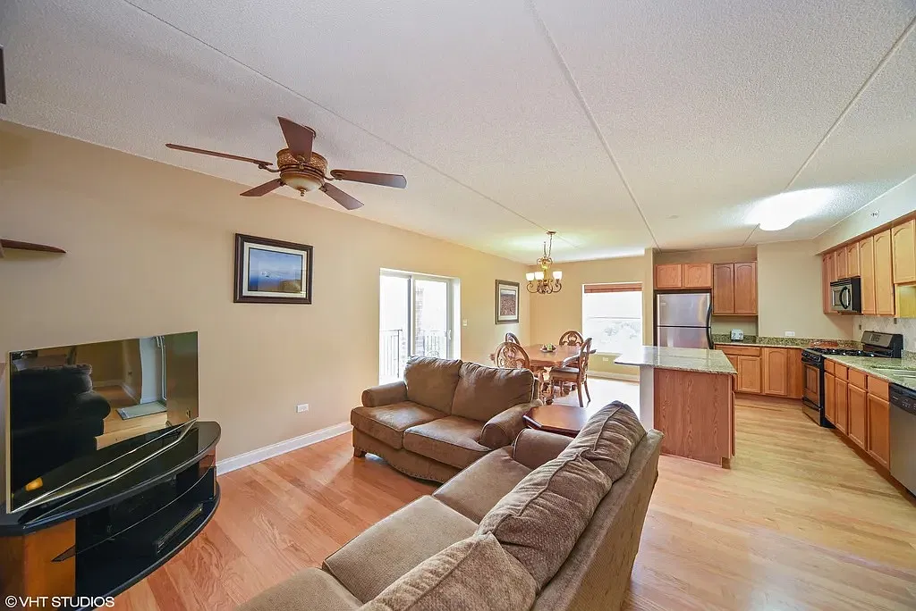 1 bed, 1100 sqft, $2,050 — Photo 2