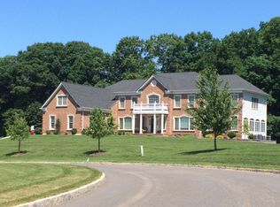 39 Balmoral Dr, Pittstown, NJ 08867