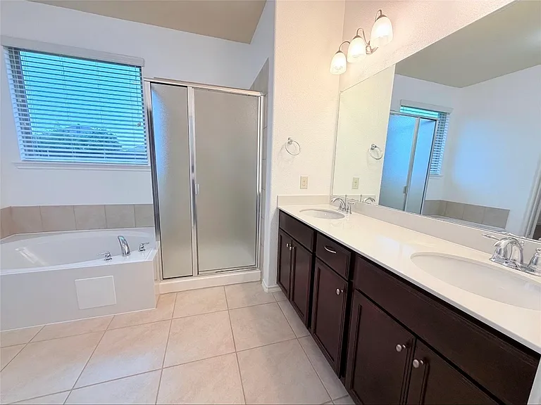 305 Rustic Oak Ln — Photo 10