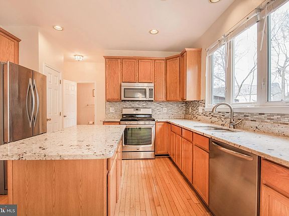 3rd image of 2439 Dakota Lakes Dr