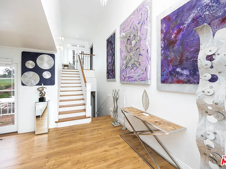 1110 W Muirlands Dr — Photo 3