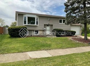 5935 Essex Rd, Oak Forest, IL 60452