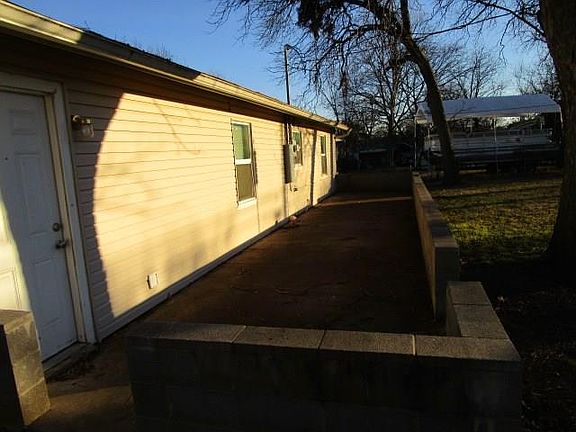 4th image of 807 Tarrant Dr