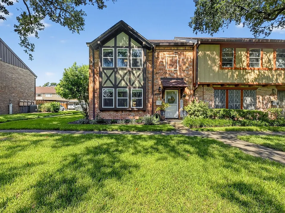2250 Shadowdale Dr
