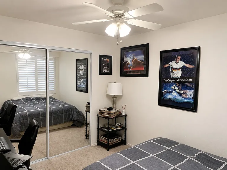 Bedroom 2 / sitting area