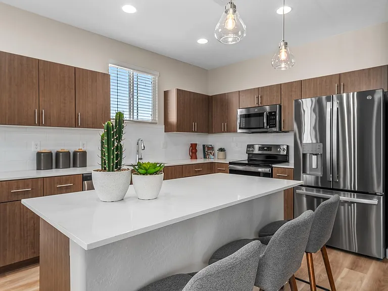 6112 S 47th Ln — Photo 9