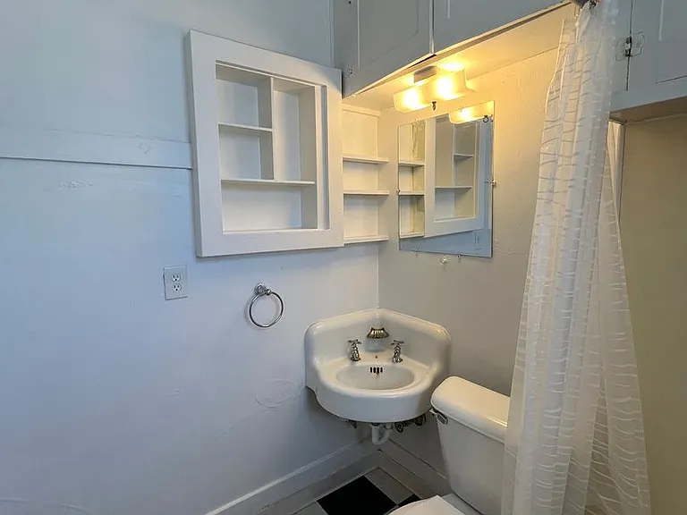 Blackmore Apartments — Photo 5