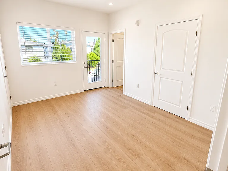 7327 Milwood Ave #101 — Photo 14