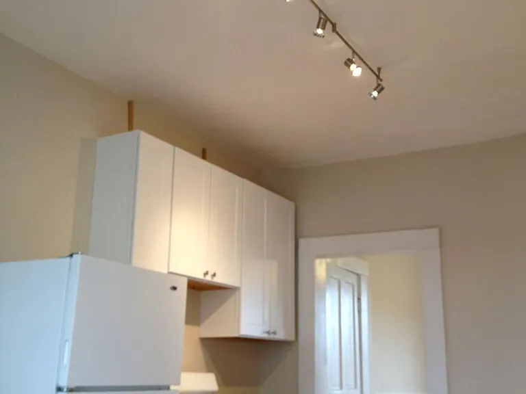 Kitchen (trac lighting)