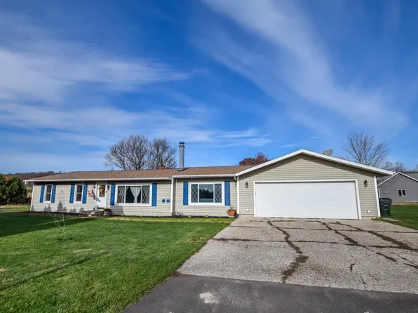 E11012 Kings Corner Rd, North Freedom, WI 53951